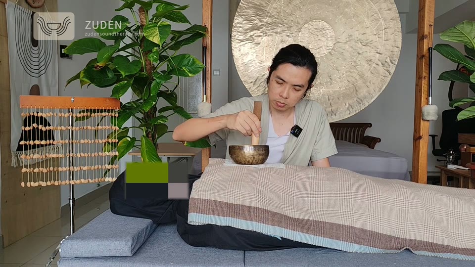 ZUDEN 课程中的躺姿胸腹敲钵与身体觉察示范